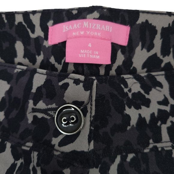Isaac Mizrahi Women Tailored Shorts NEW 5" Inseam Black Animal Print Stretch - Picture 3 of 9